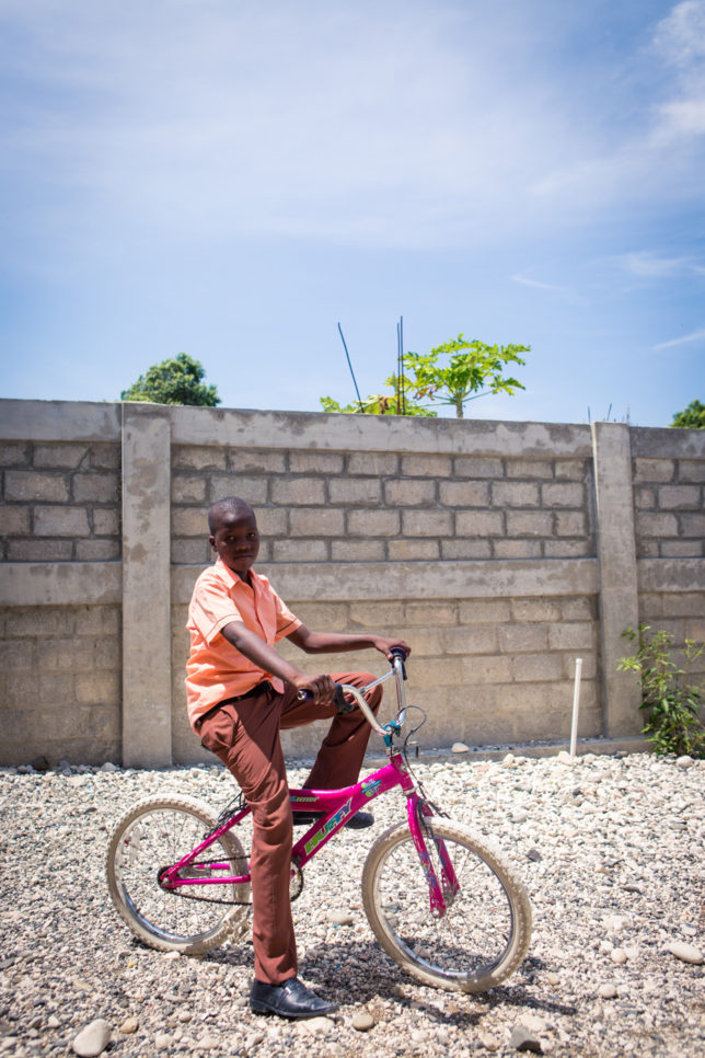 Commercial Photoshop Photography Documentary Documentaries Dokumentation Reportage Fotografie Journalism Journalismus - by Julian Erksmeyer Haiti Port-au-Prince poor humanitarian help