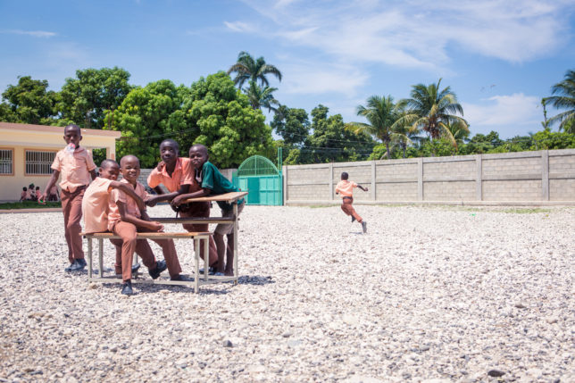 Commercial Photoshop Photography Documentary Documentaries Dokumentation Reportage Fotografie Journalism Journalismus - by Julian Erksmeyer Haiti Port-au-Prince poor humanitarian help